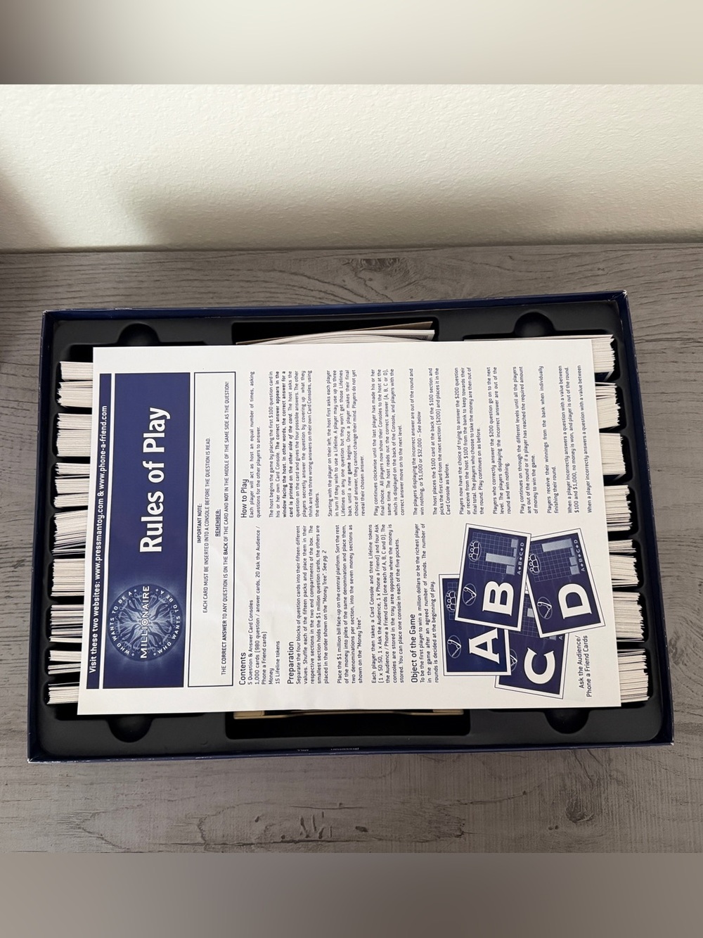 Who Wants To Be A Millionaire Board Game 2000 (Used, but Complete) - Picture 9 of 10